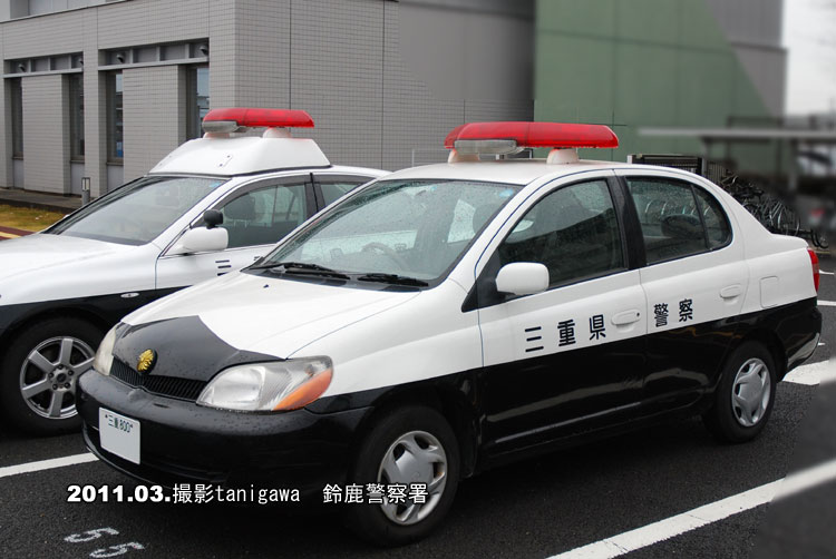 鈴鹿警察のパトカー